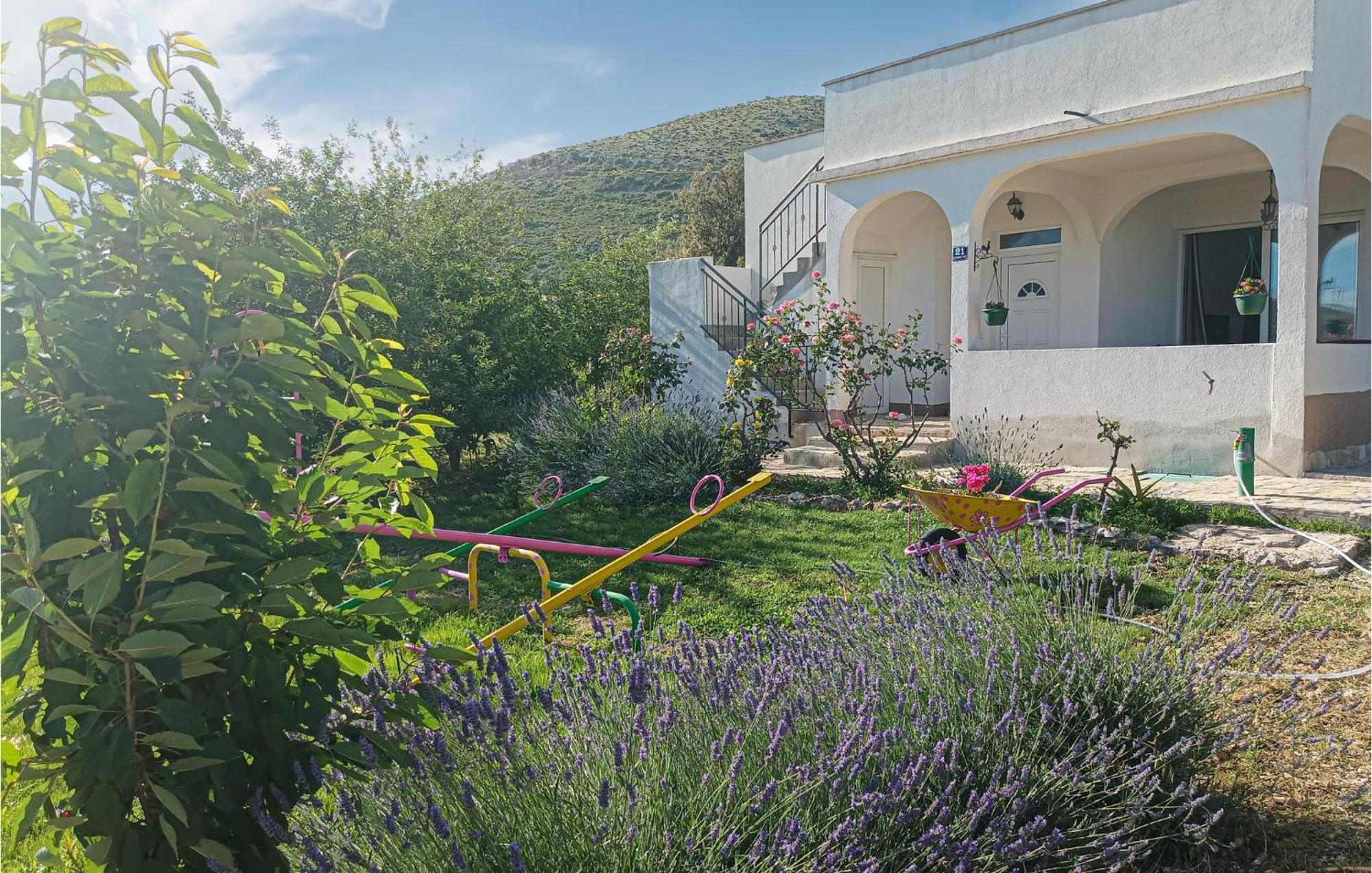 Gorgeous Home In Kastel Stafilic With Wifi ภายนอก รูปภาพ